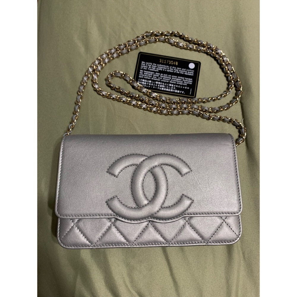 AUTHENTIC CHANEL wallet on chain
